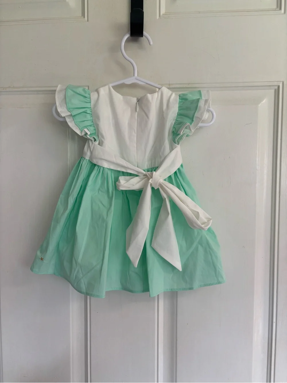 6m Evie's Backyard Wish 2.0 mint green/white/gold flutter sleeve dress.  In EUC!